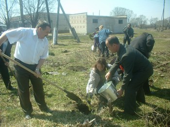 В Шумерлинском районе продолжается акция «Посади дерево и сохрани его»